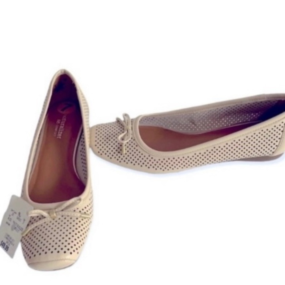 Naturalizer Vanessa Cream Perforated Flats Sz 7